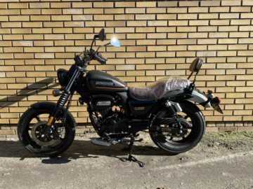 UM RENEGADE SPORT 125 CZARNY MAT 000385