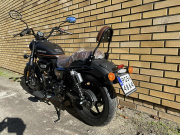 UM RENEGADE SPORT 125 CZARNY MAT 000385