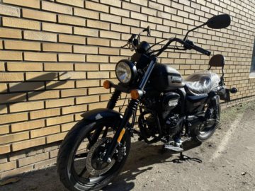 UM RENEGADE SPORT 125 CZARNY MAT 000385