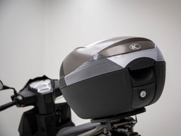 KYMCO AGILITY S50 BRAZOWY MAT 00356 Z KUFREM