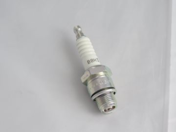 SWIECA NGK B8HS SIMSON MZ WSK