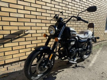 UM RENEGADE SPORT 125 CZARNY MAT 000385
