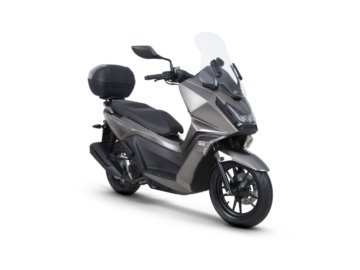 KYMCO SKYTOWN 50 KUFER+SZYBA CZARNY 000655