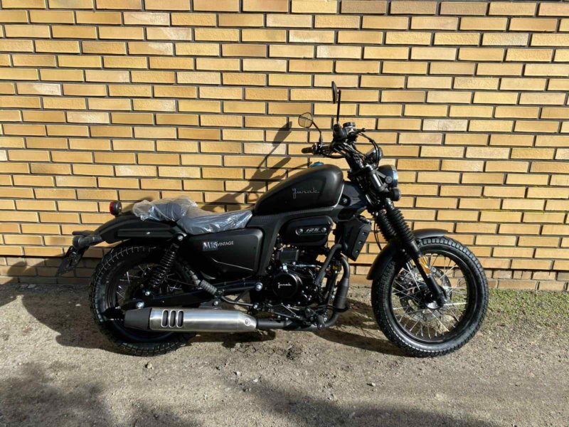 JUNAK M18 VINTAGE 125 CZARNY MAT  001573