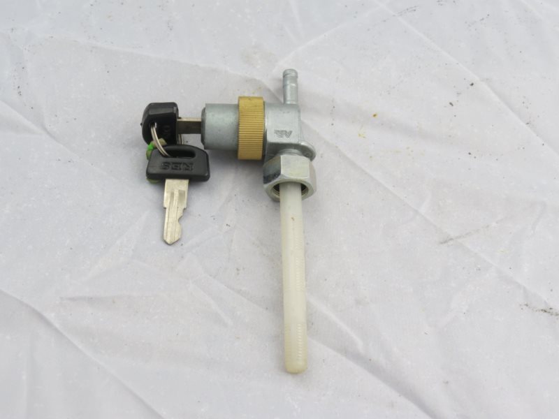 KRANIK PALIWA SIMSON S51 Z ODSTOJNIKIEM Z KLUCZEM