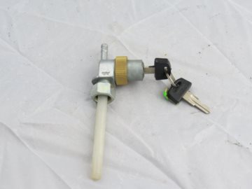 KRANIK PALIWA SIMSON S51 Z ODSTOJNIKIEM Z KLUCZEM