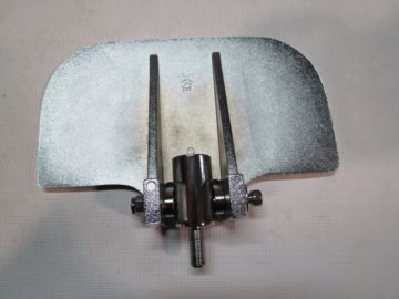 PODNOZEK KIEROWCY 549-02301-3 PODLOGA CZOPER