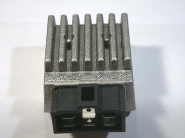 REGULATOR NAPIECIA DERBI SENDA DRD 898891