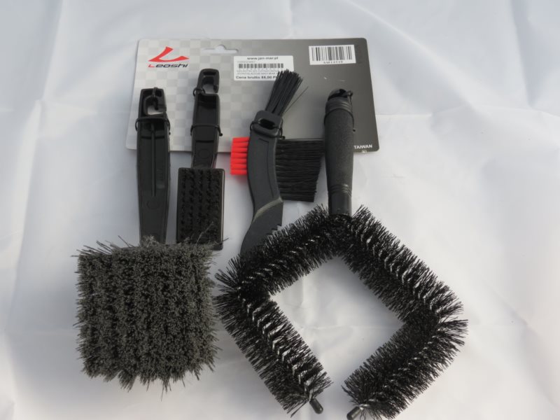 SZCZOTKI DO CZYSZCZENIA JEDNOSLADOW AA014548 KPL